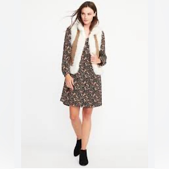 Old Navy Faux Suede Sherpa Vest - Picture 2 of 12